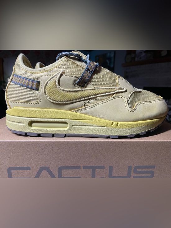 Nike Other - Nike Air Max 1
Travis Scott 🌵Cactus Jack 🌵Saturn Gold
8M